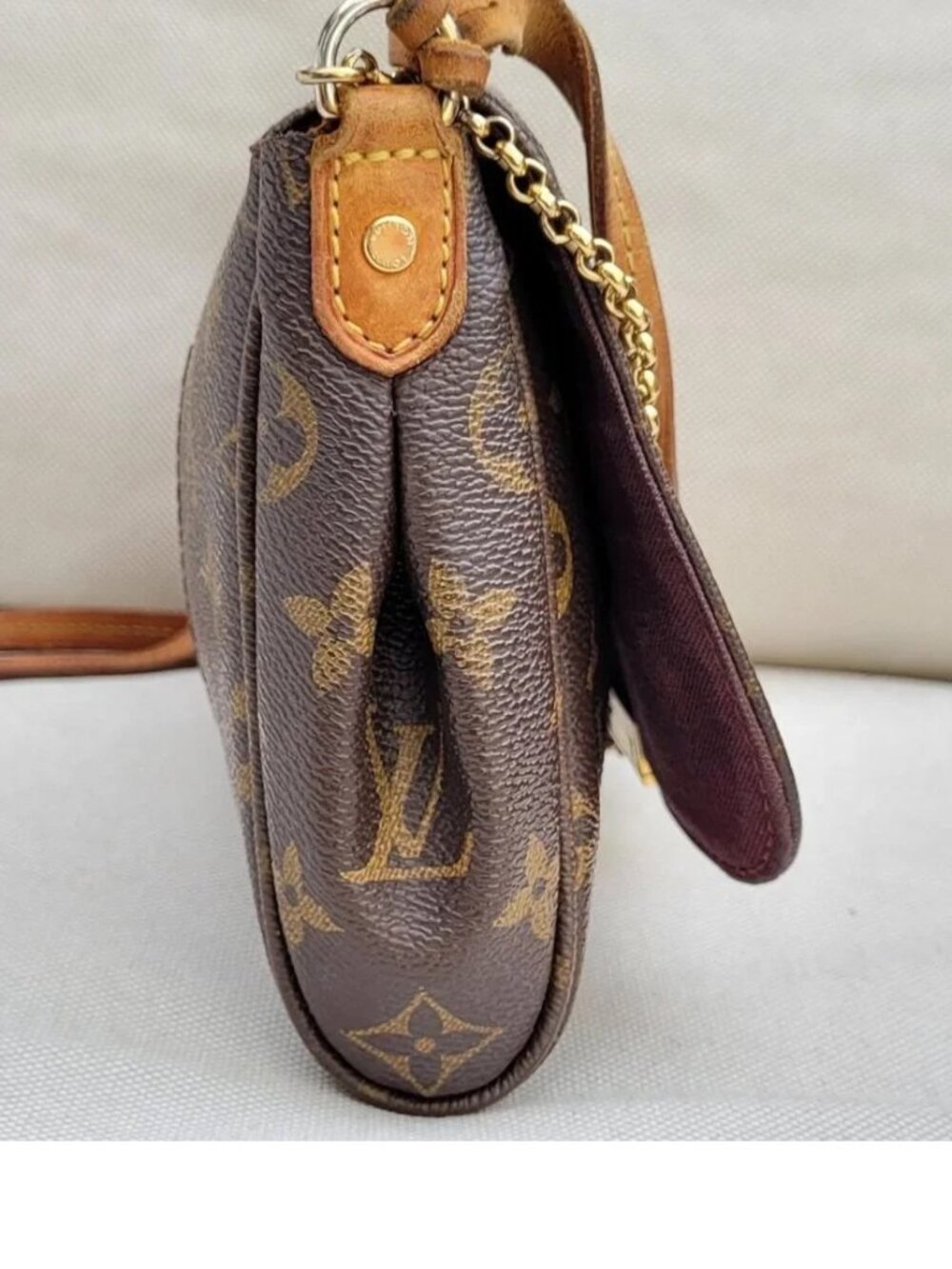 LOUIS VUITTON Favorite MM Monogram Bag - Picture 7 of 16